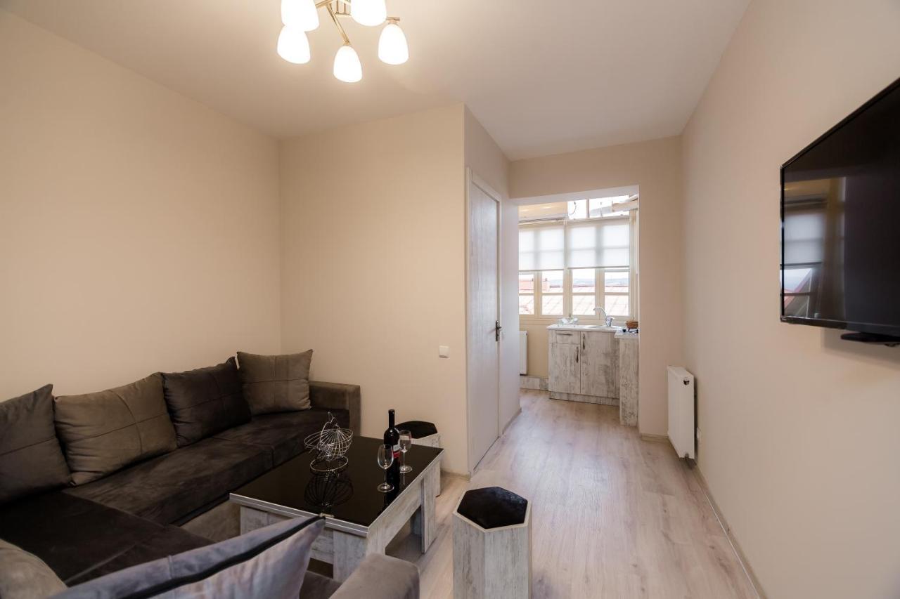 M & L Old Tbilisi Apartment ภายนอก รูปภาพ