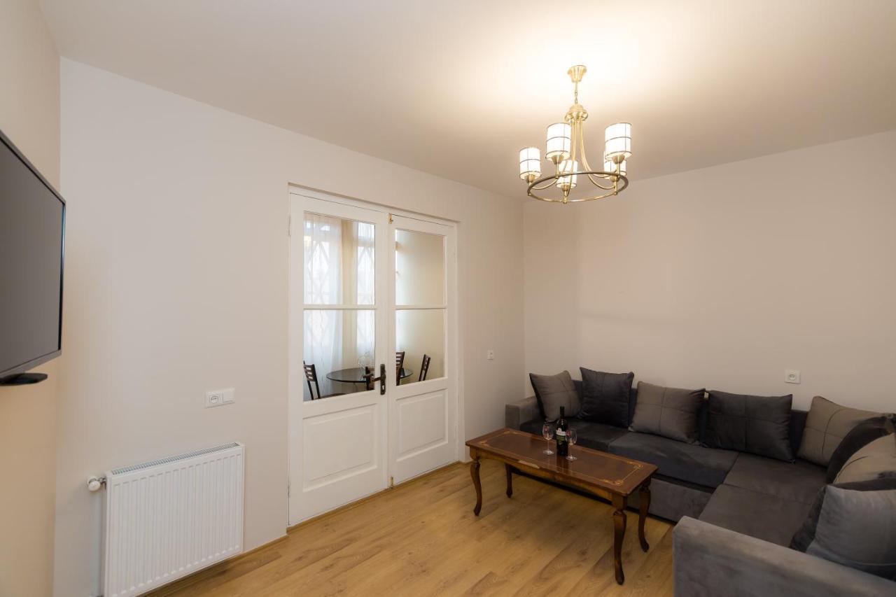 M & L Old Tbilisi Apartment ภายนอก รูปภาพ