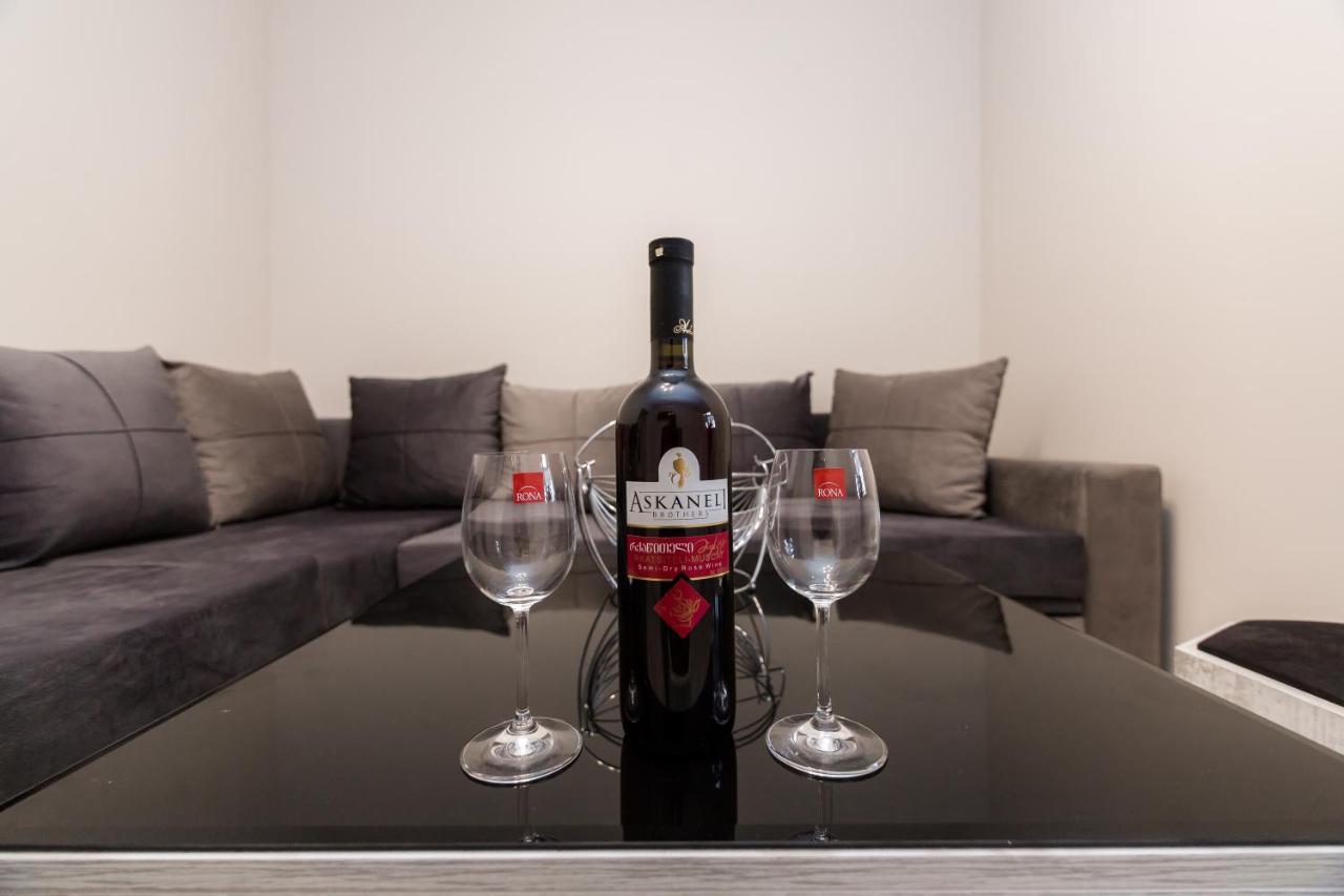 M & L Old Tbilisi Apartment ภายนอก รูปภาพ