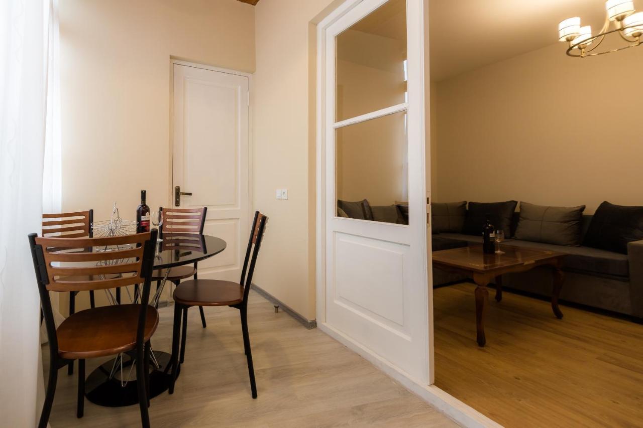 M & L Old Tbilisi Apartment ภายนอก รูปภาพ